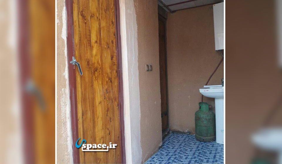 سرویس بهداشتی و حمام اقامتگاه بوم گردی قلعه عمو حسین - شاهرود
