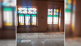 اتاق پذیرایی اقامتگاه بوم گردی قلعه عمو حسین - شاهرود